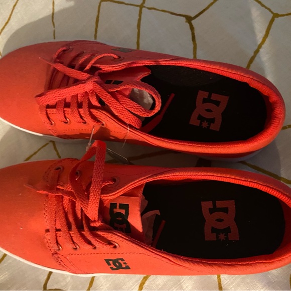 DC Crew - Picture 2 of 4